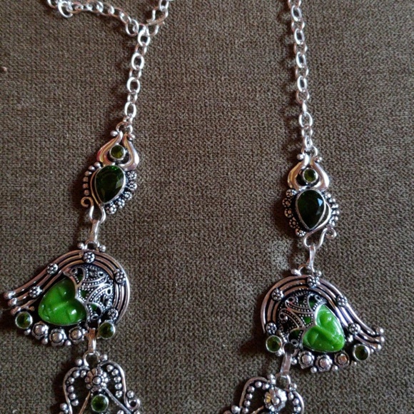 Unique  Carved face Chalcedony Peridot Neclkace - Picture 3 of 6